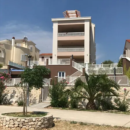 Pinna Nobilis Brodarica (Sibenik-Knin)